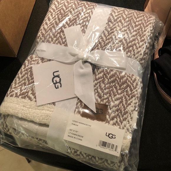 UGG Yarn Leigh Herringbone throw - Picture 3 of 11